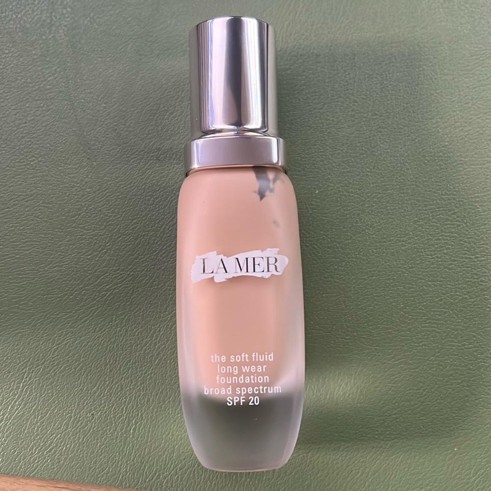 La Mer THE SOFT FLUID LONG WEAR FOUNDATION BROAD SPECTRUM SPF 20